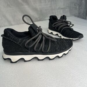 SOREL Women's Kinetic Lace Sneaker Size 7.5 Heather‎ Black Athletic Shoe Comfy